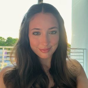 Meet your Posher, Mia